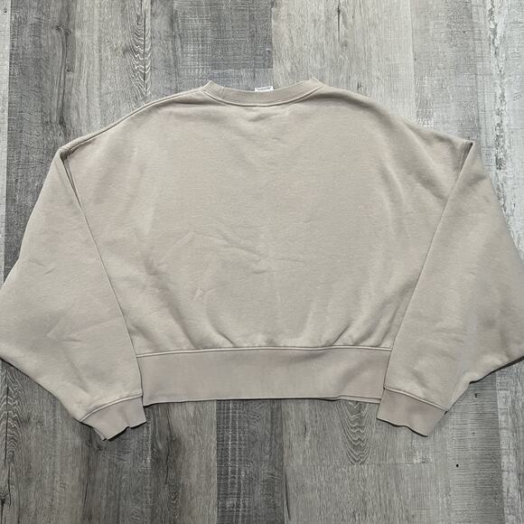 Nike Centerswoosh Sweatshirt Womens Beige Cropped Cotton Crewneck Size Medium - Picture 2 of 4
